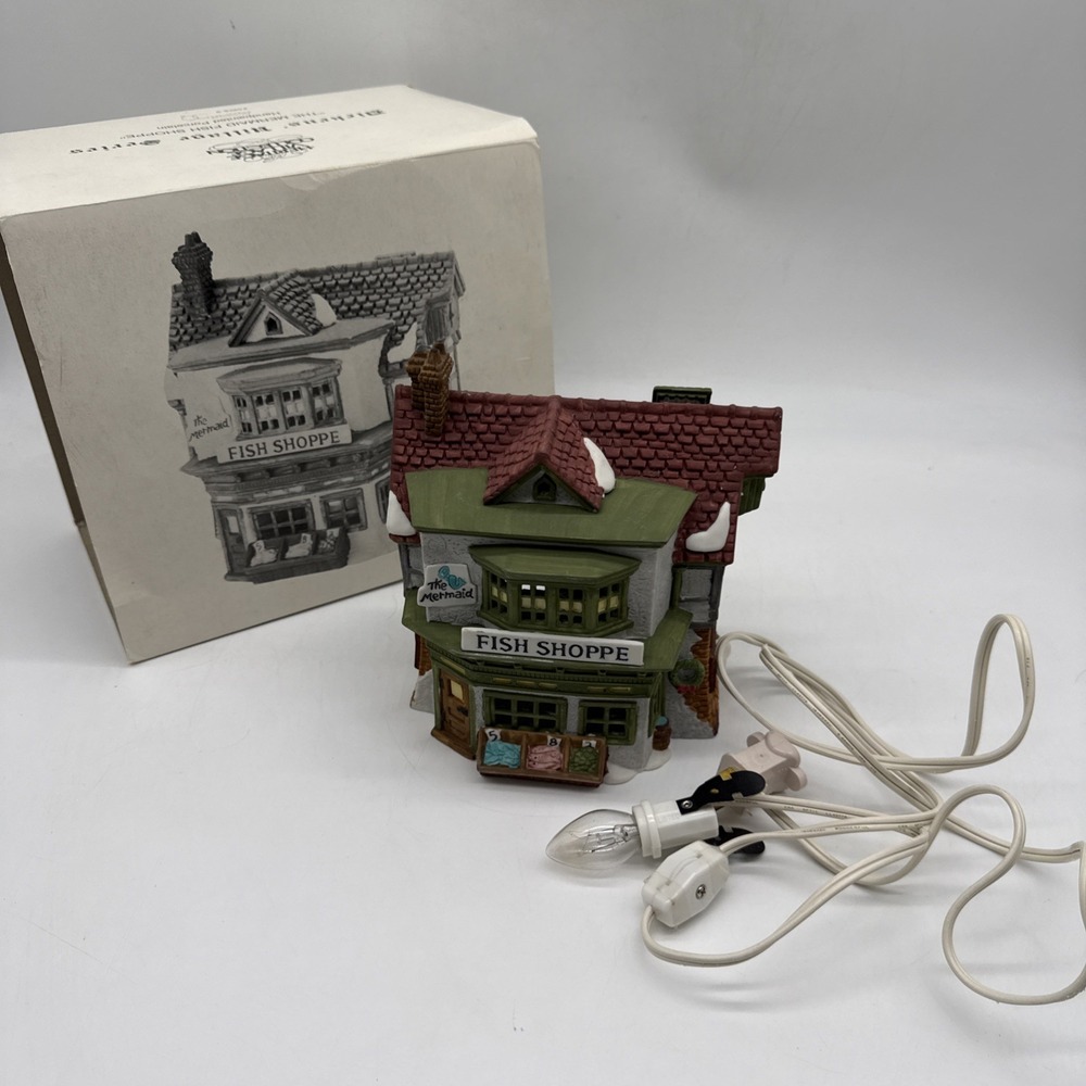 Dept 56 Dickens Village Series 1988 "The Mermaid Fish Shoppe" #5926-9 w/ Light